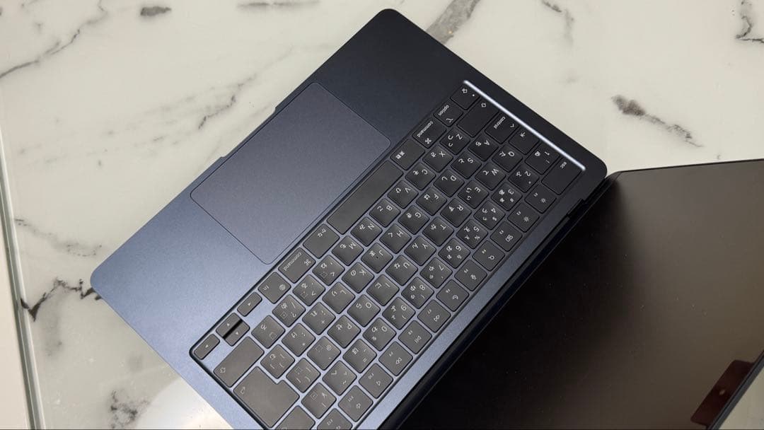 Apple MacBook Air 13インチ　M2チップ　16GB RAM