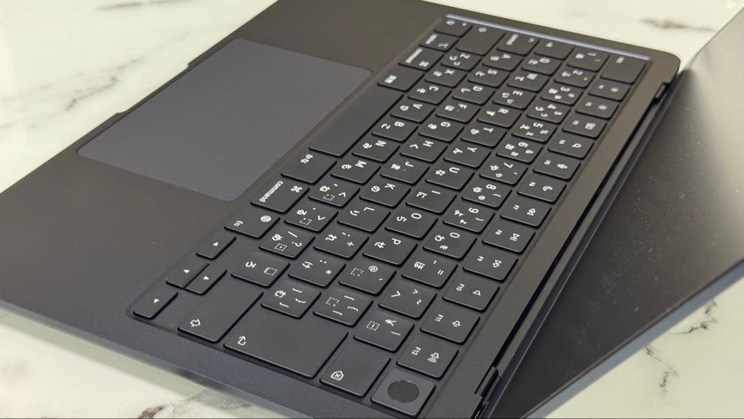 Apple MacBook Air 13インチ　M2チップ　16GB RAM