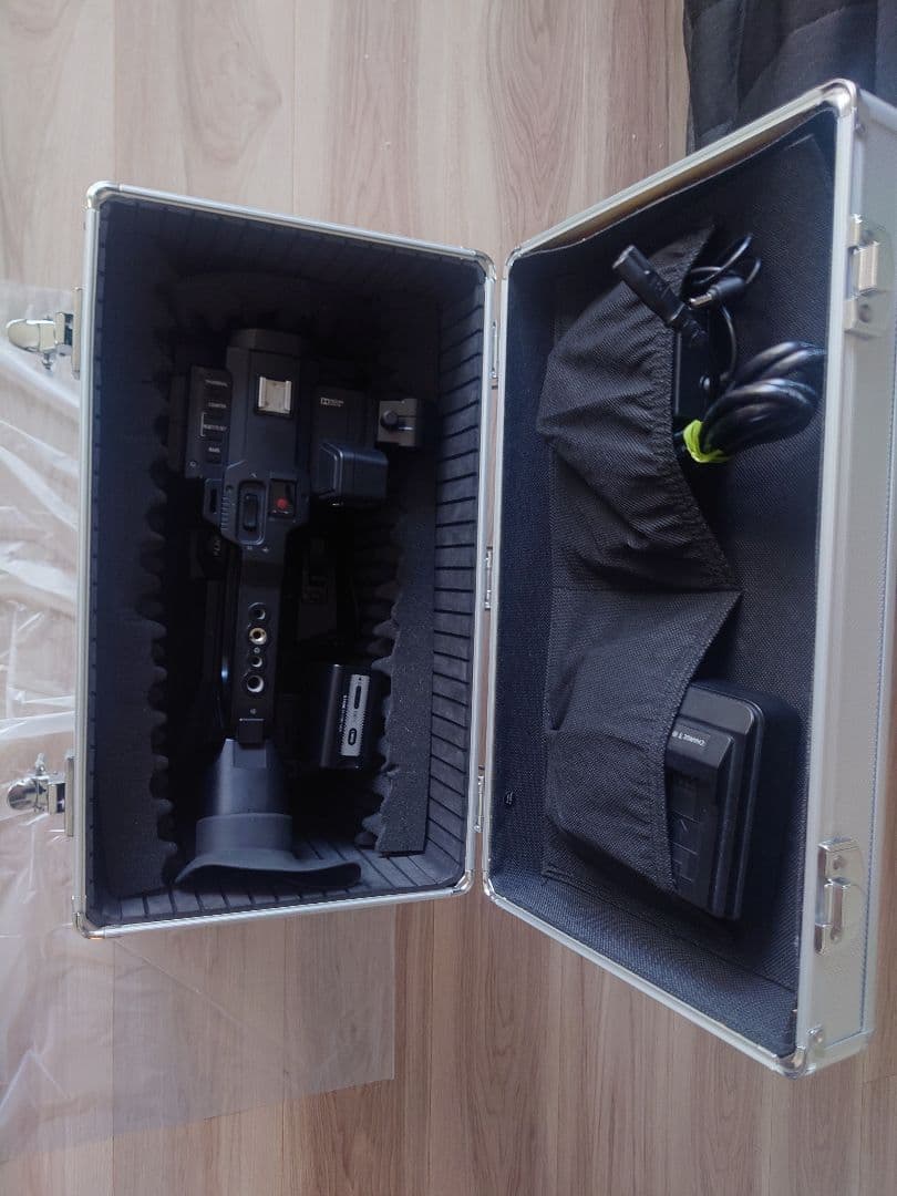 ビデオカメラ Panasonic UX180 4K 60p