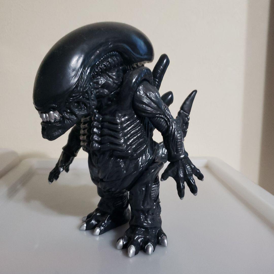 エイリアンフィギュア 黒　ソフビ