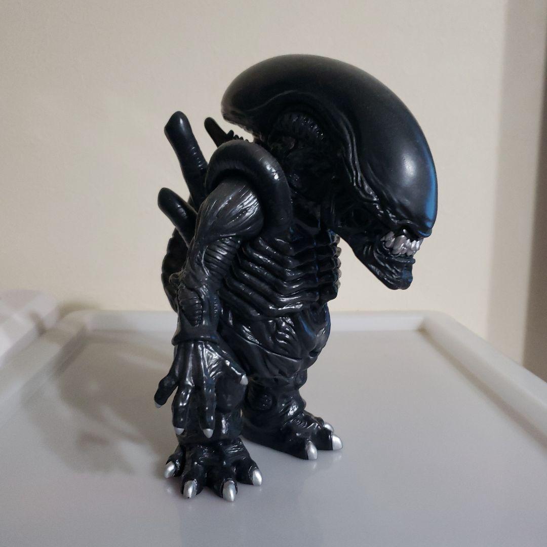 エイリアンフィギュア 黒　ソフビ