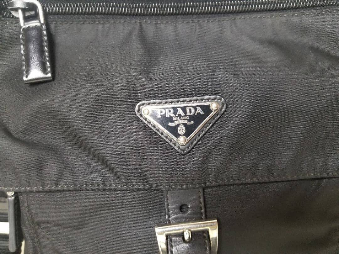 PRADA ブラック ショルダーバッグ 三角プレート 斜め掛け ナイロン