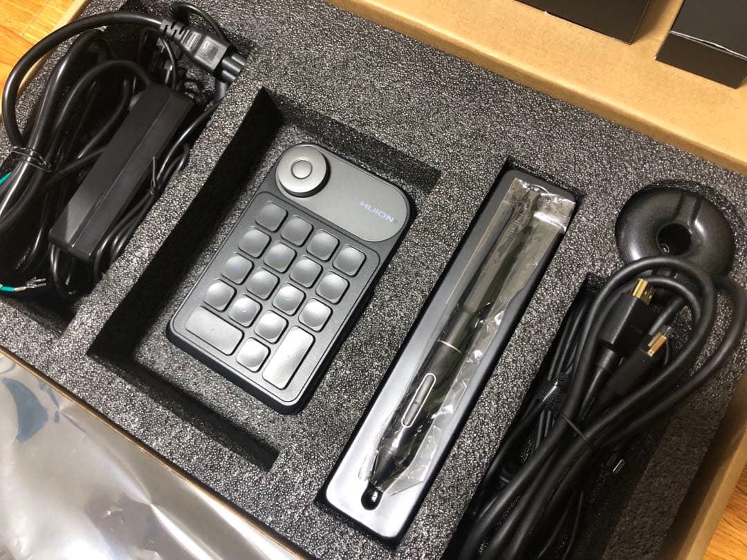 HUION kamvas pro 24(4K)UHD液晶ペンタブレット