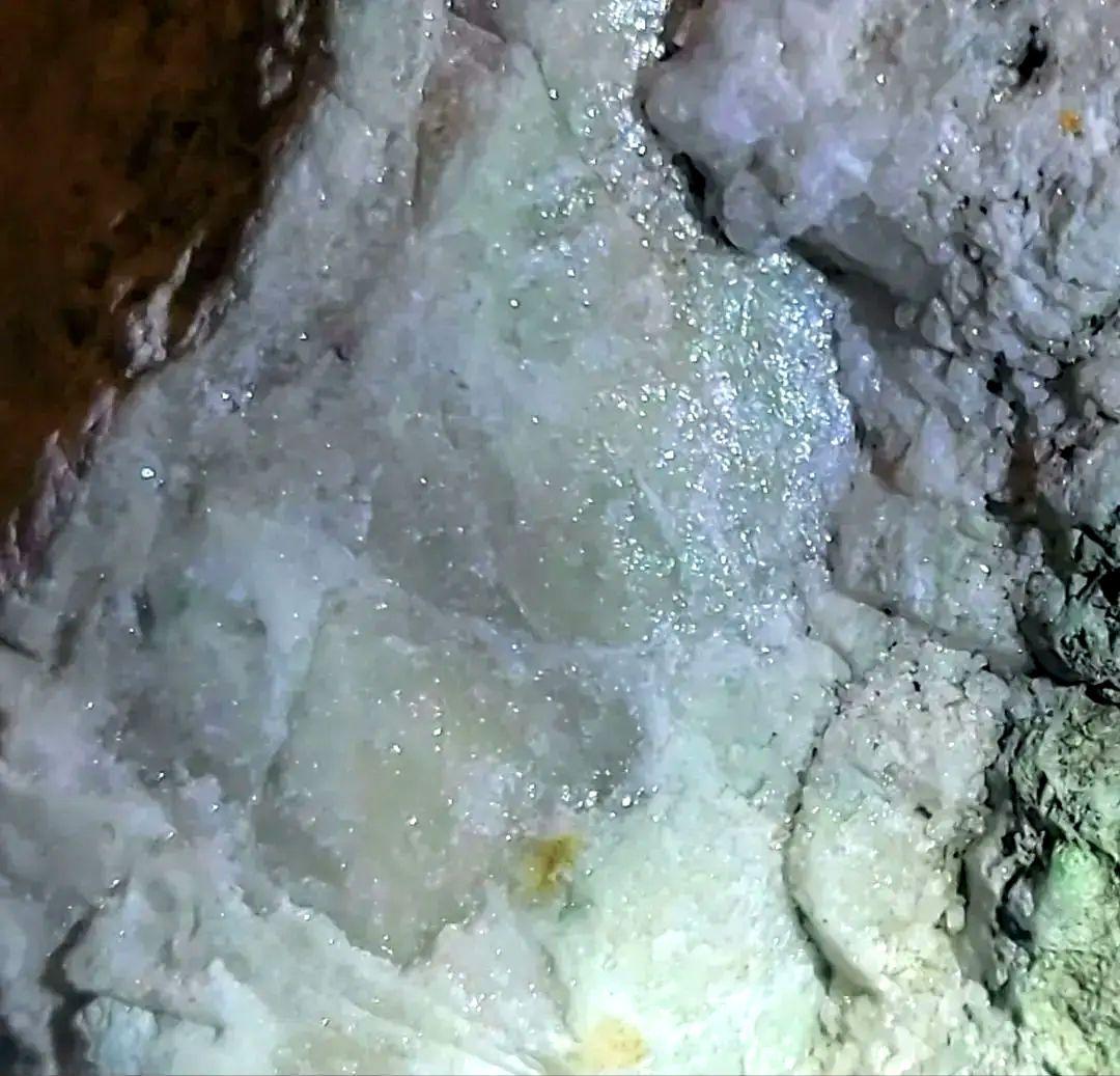 ！財宝！巨大アレキサンドライト？！内部水晶クラスターあり原石！宝石級！！　糸魚川