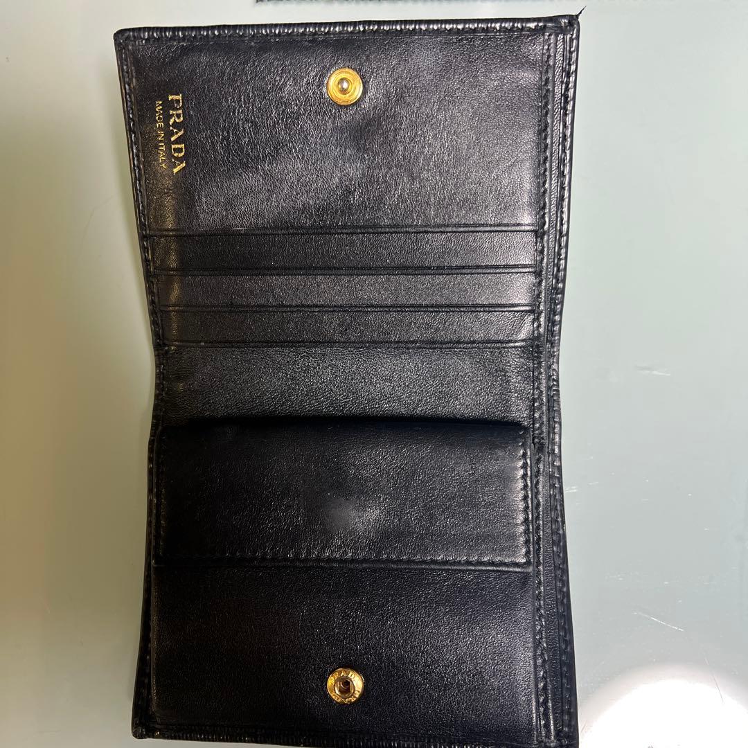 。*様 PRADA 二つ折り財布 黒 レザー