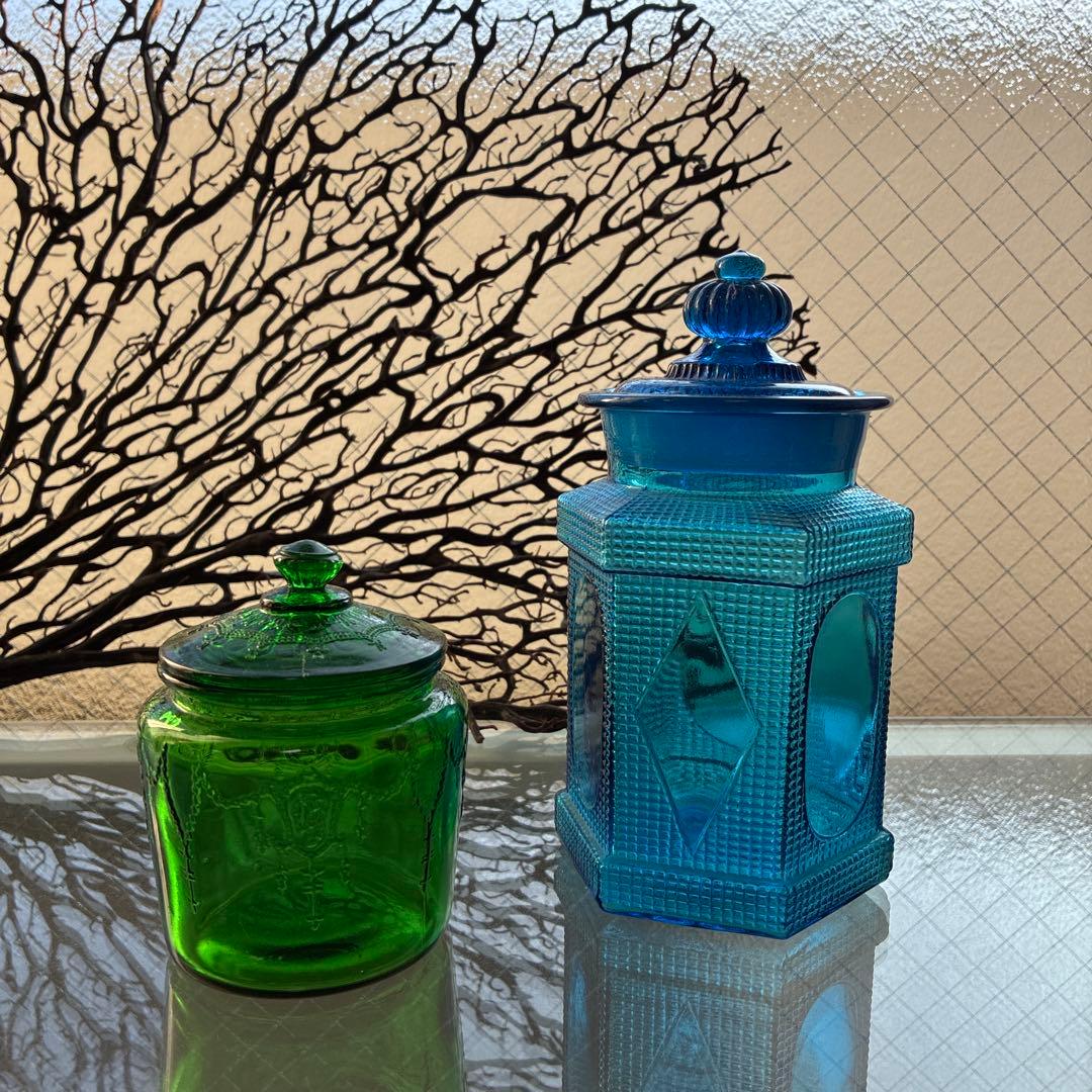 骨董　時代ガラス　吉祥　瓔珞紋プレス　上品　緑色ガラス　極小　飴屋瓶　菓子瓶