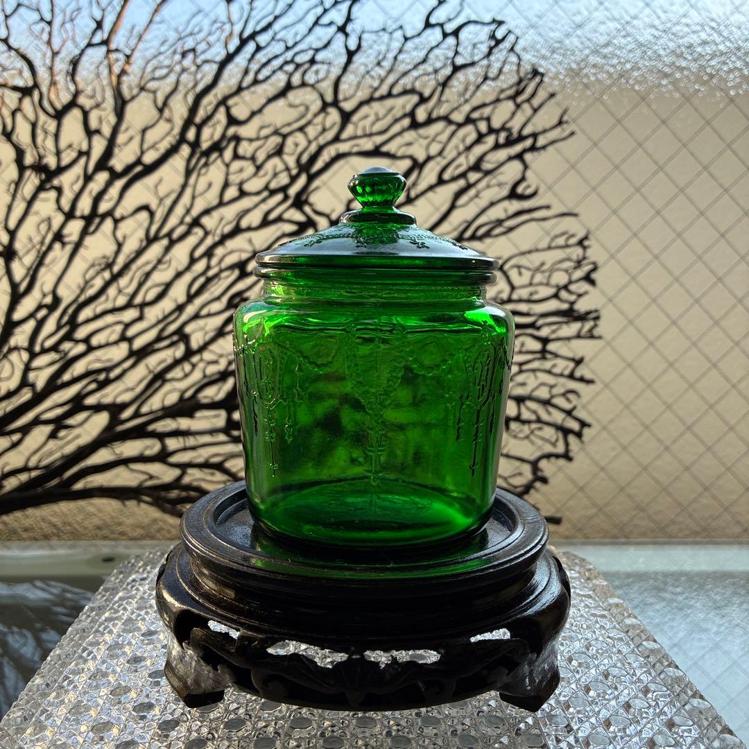 骨董　時代ガラス　吉祥　瓔珞紋プレス　上品　緑色ガラス　極小　飴屋瓶　菓子瓶