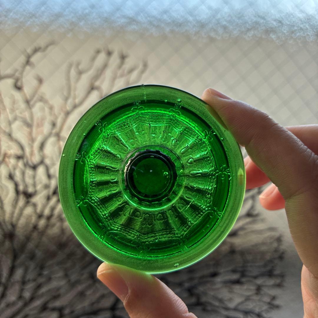 骨董　時代ガラス　吉祥　瓔珞紋プレス　上品　緑色ガラス　極小　飴屋瓶　菓子瓶