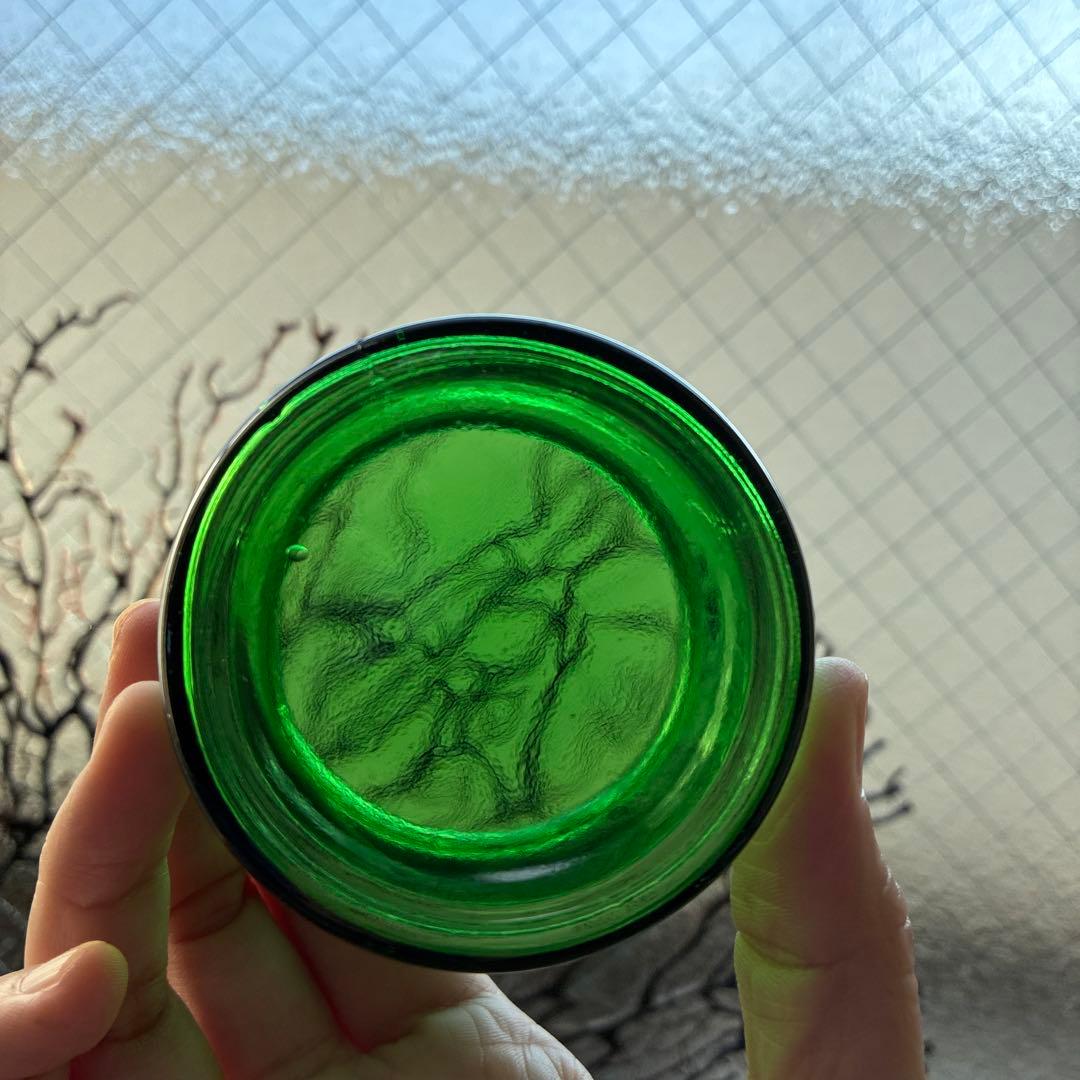 骨董　時代ガラス　吉祥　瓔珞紋プレス　上品　緑色ガラス　極小　飴屋瓶　菓子瓶