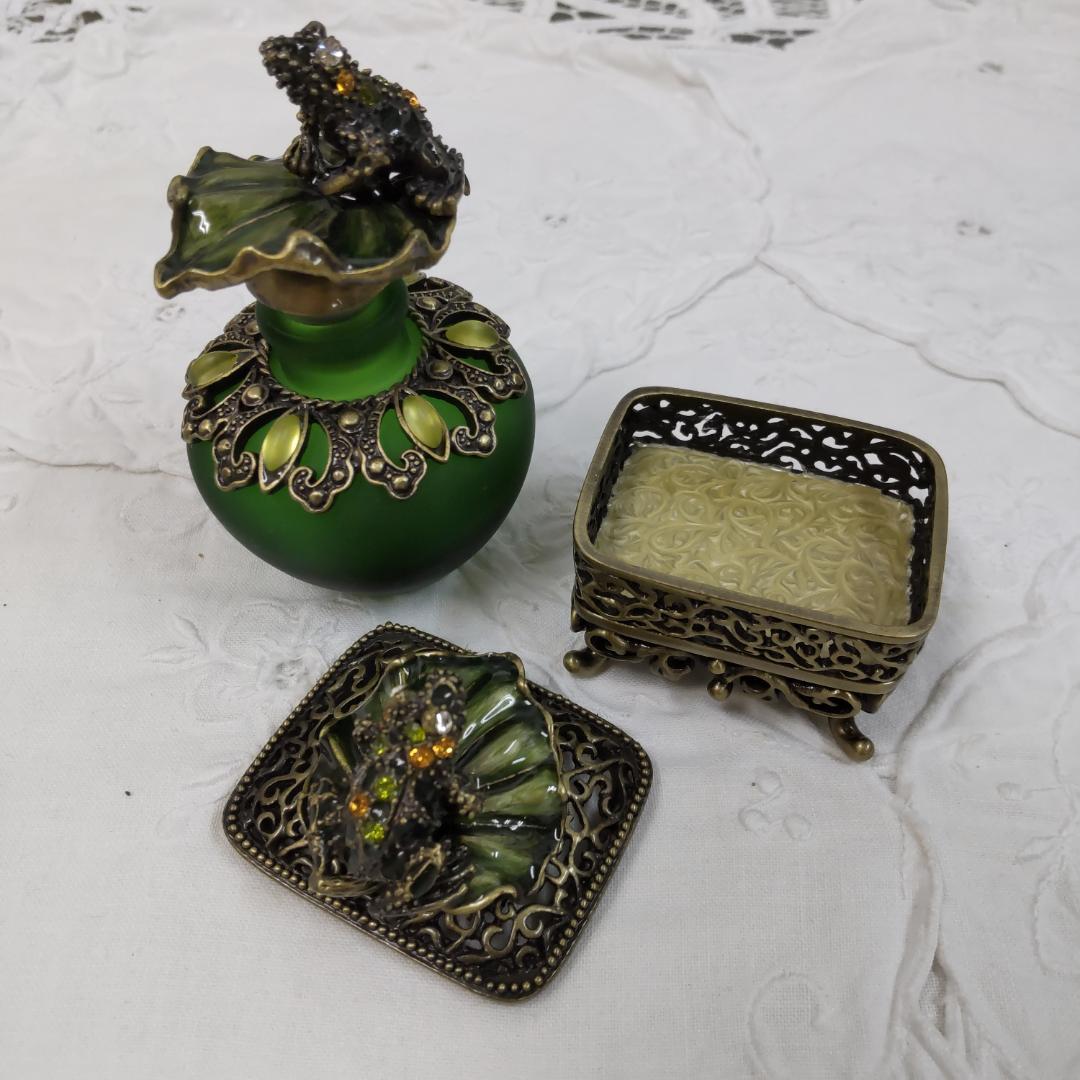 カエル　小物　香水瓶　ビジュー　アンティーク風　縁起もの　ラッキーモチーフ