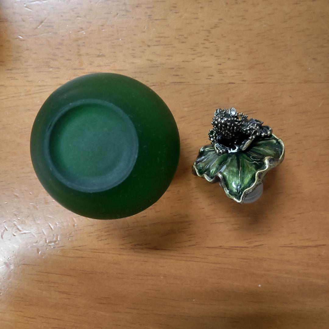 カエル　小物　香水瓶　ビジュー　アンティーク風　縁起もの　ラッキーモチーフ