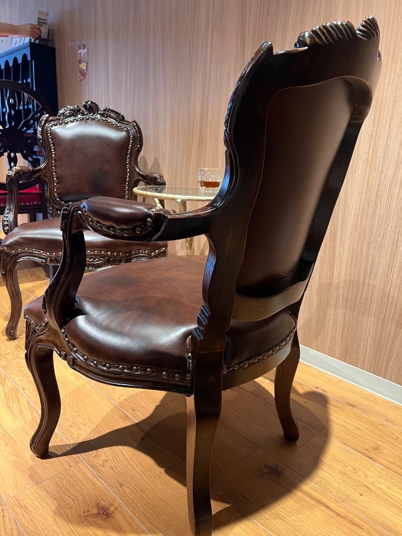 クラシックスタイル ダークブラウン レザー椅子
