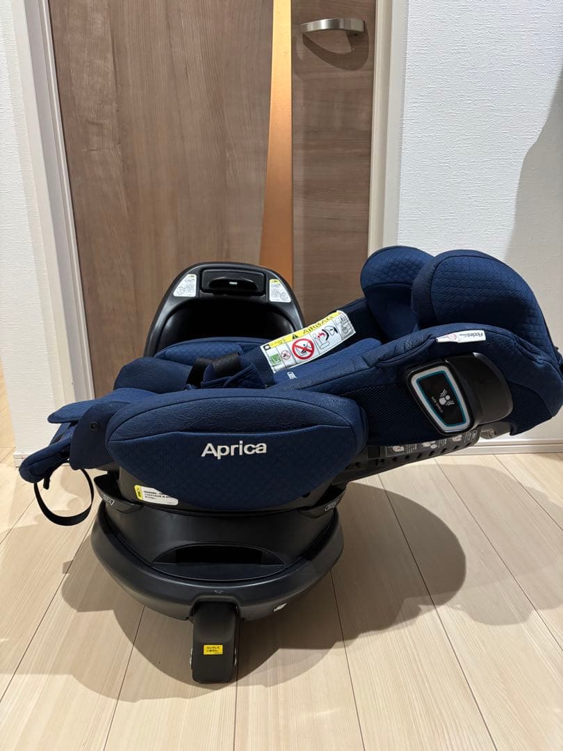 アップリカ フラディアグロウ ISOFIX プレミアム360°セーフティ　清掃済