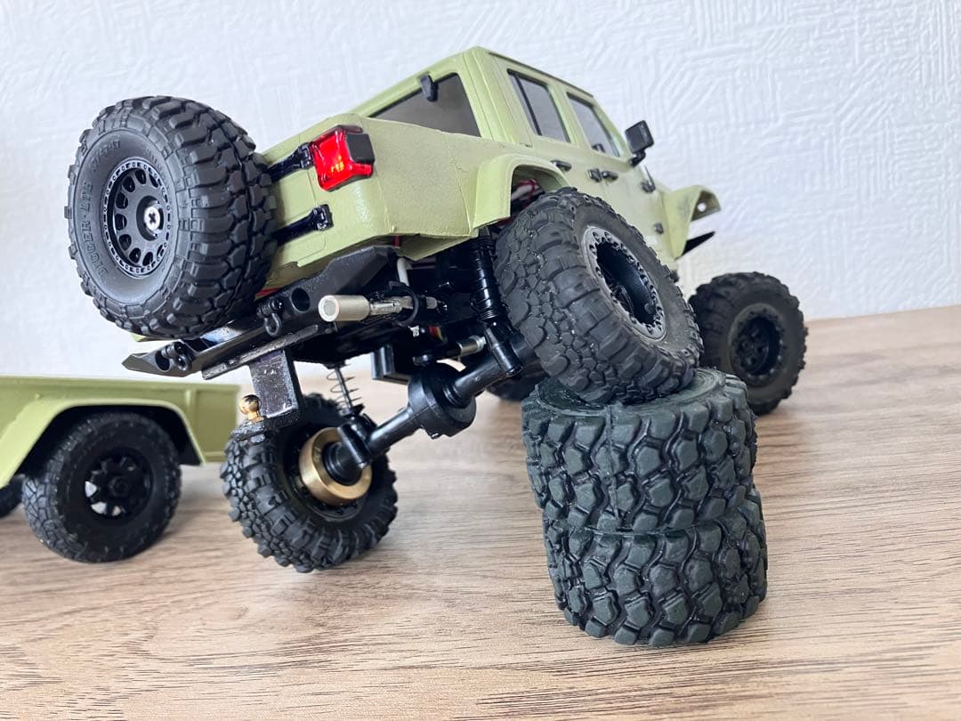 京商jeepグラディエーター風　ミニッツ4×4