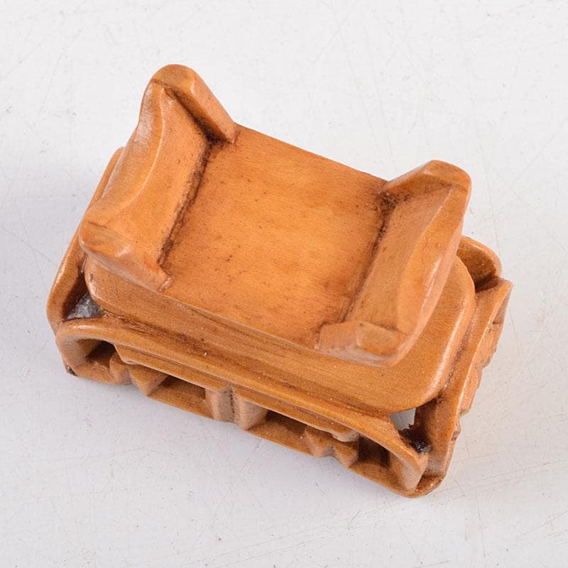 中国　牛角製　人物牛刻　鼻煙壷　木製台付　M　8977