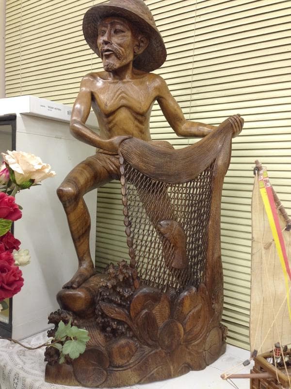 ★高級チーク無垢一本彫り 木彫『投網の男』