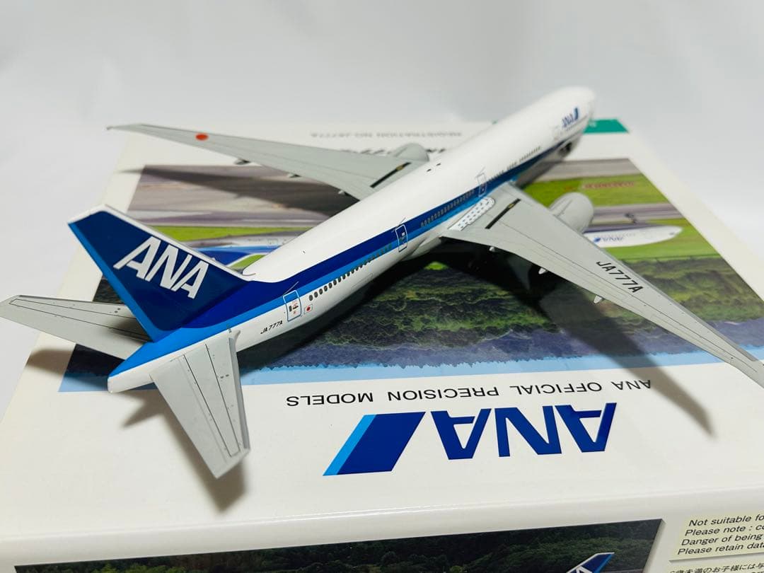 全日空商事 1/200 ANA 777-300ER NH20017