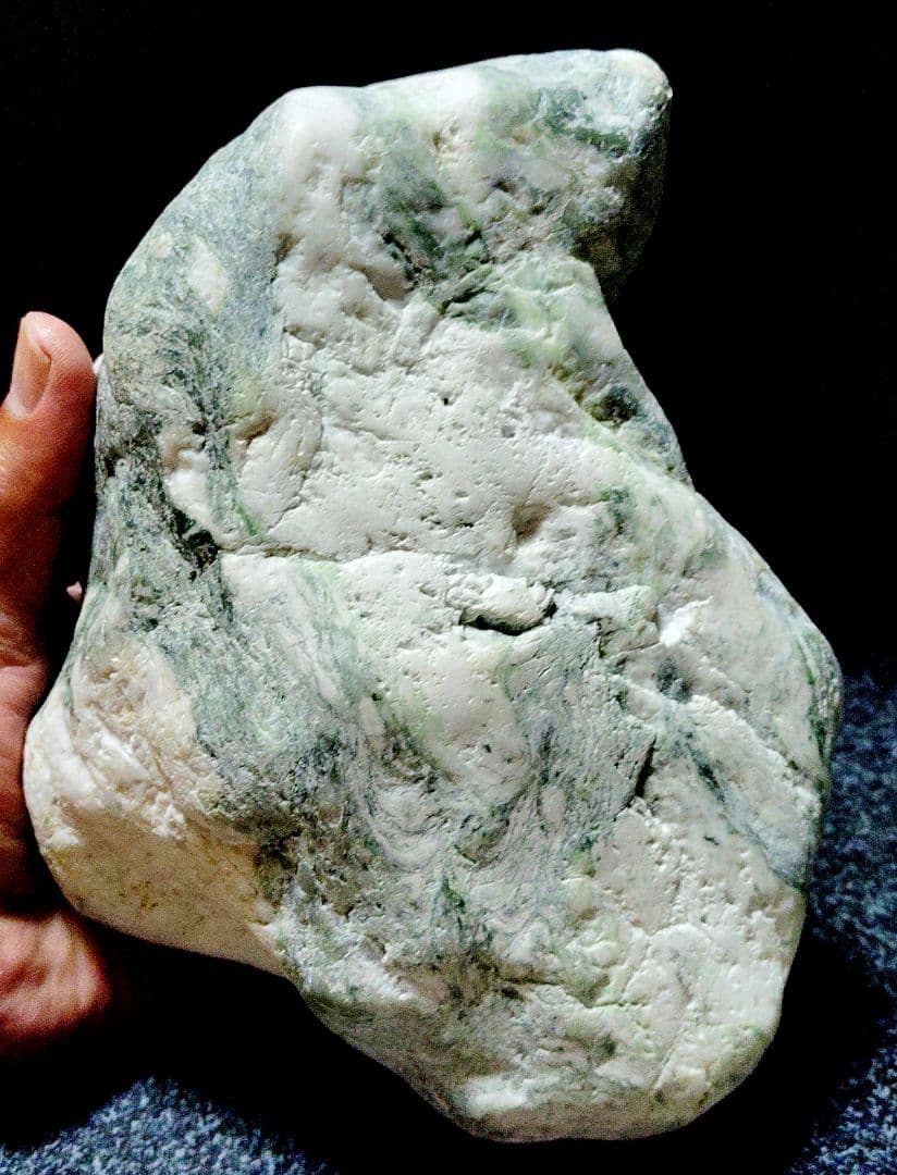 ★翡翠原石★糸魚川硬玉【小滝・転石・バレル磨き3,672ｇ】