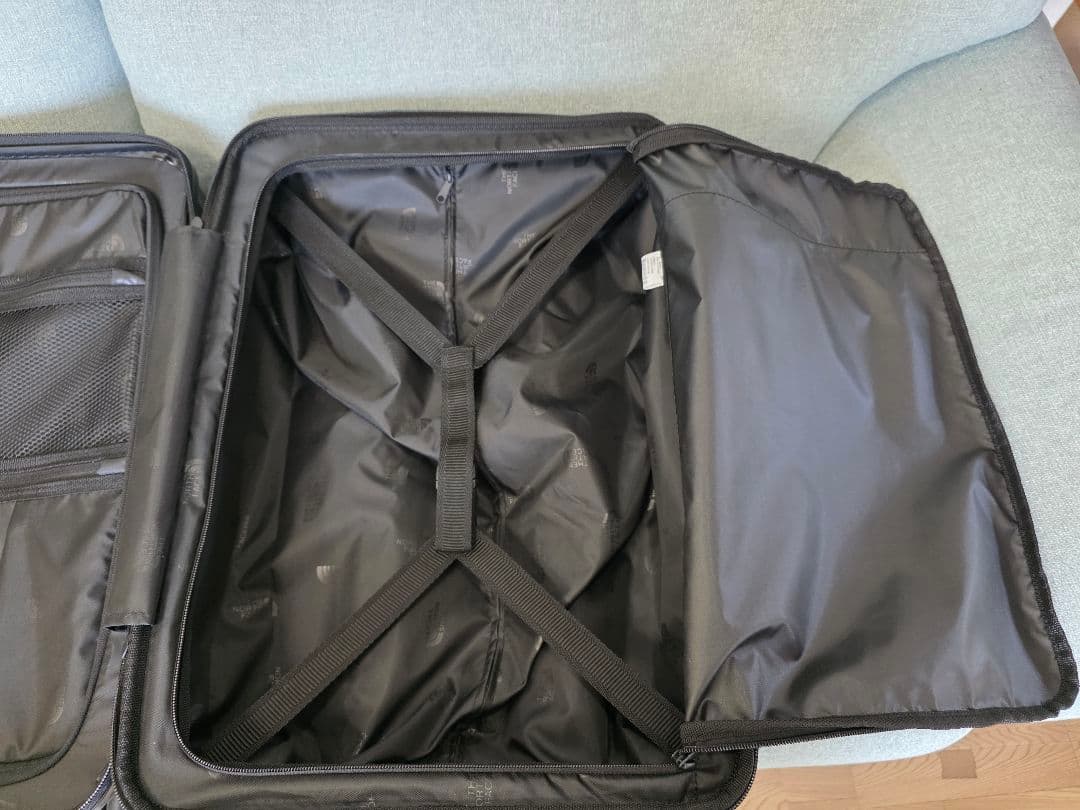 THE NORTH FACE シルバー キャリーケース、訳あり。