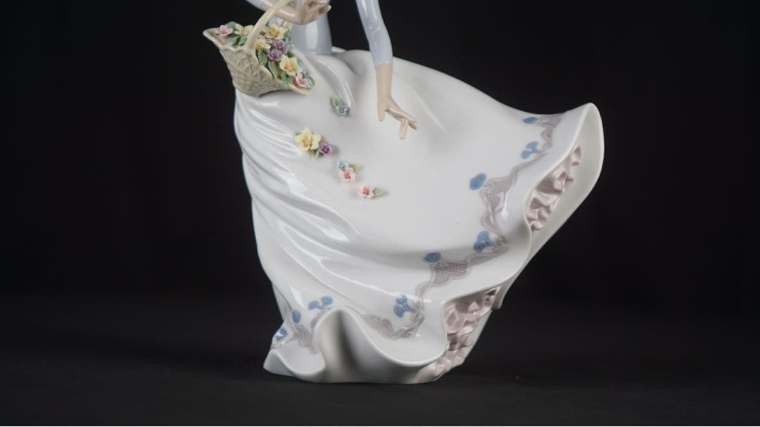 リヤドロ LLADRO 風のいたずら 01006767 置物 花 女性 美品