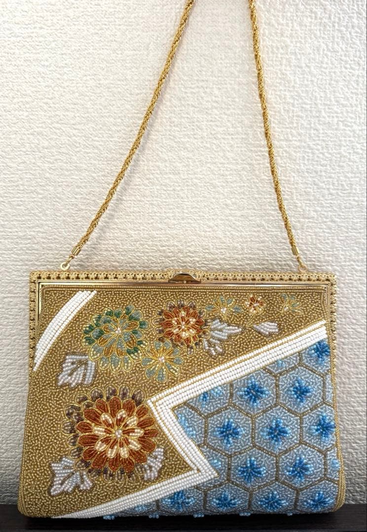 美品　ビーズ刺繍の和装用バッグ