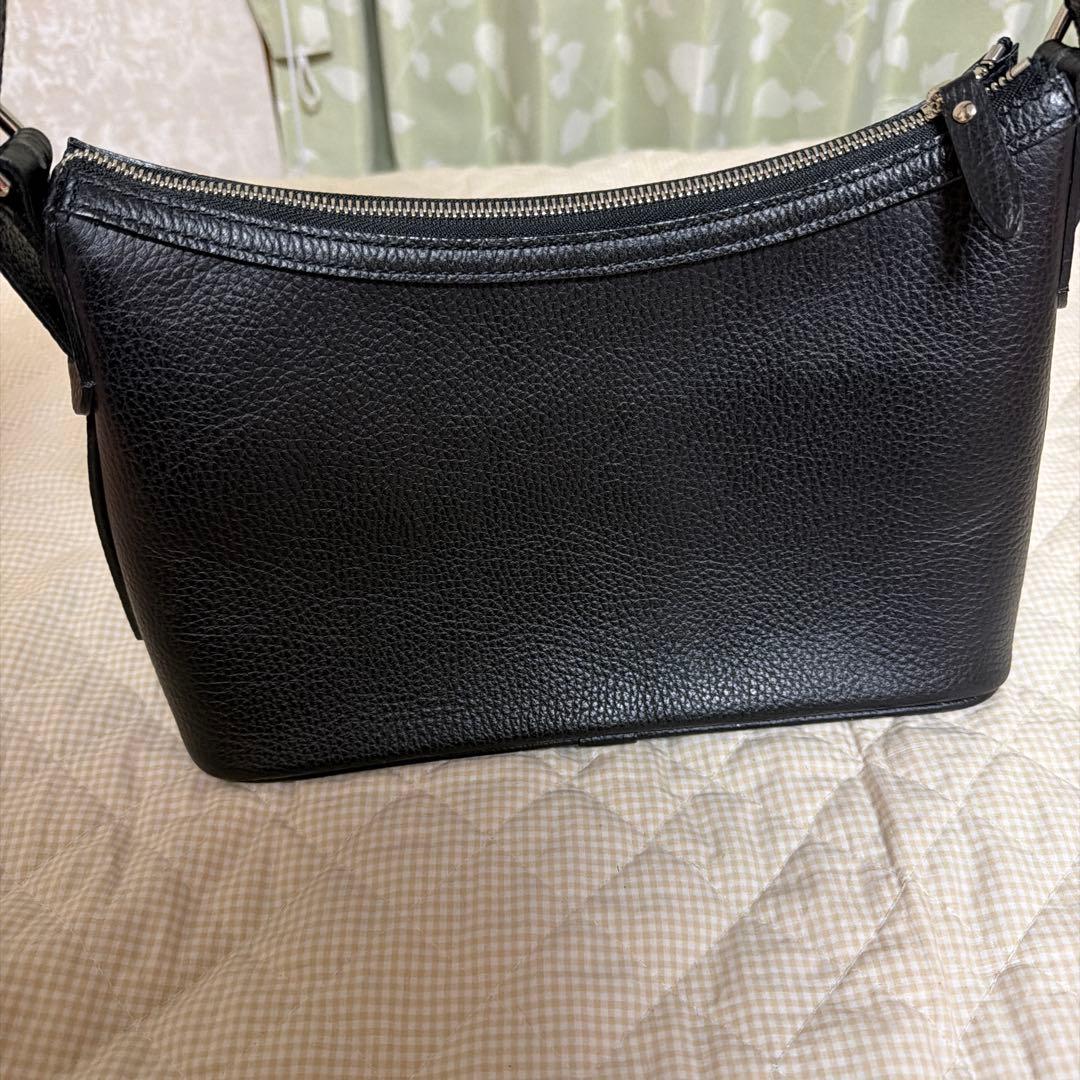 バーバリー　ハンドバッグ、肩掛け　黒　革製品　内側チェック柄　【値下げ不可】