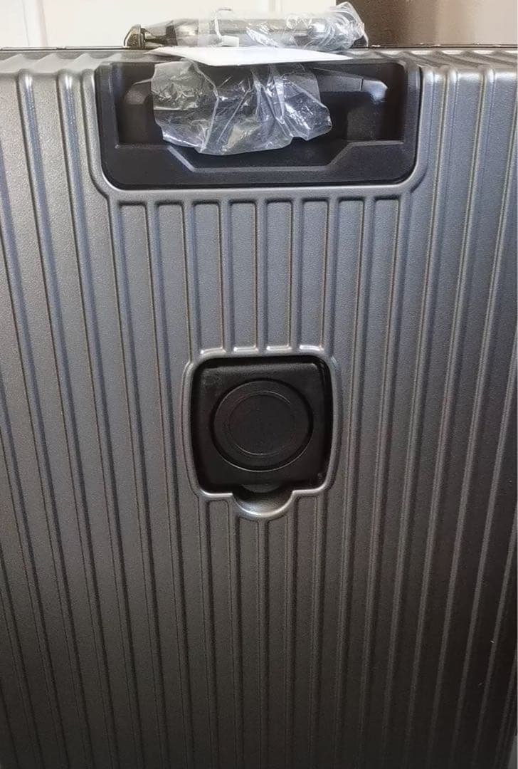 キャリーケース　2〜3泊　グレー 合金