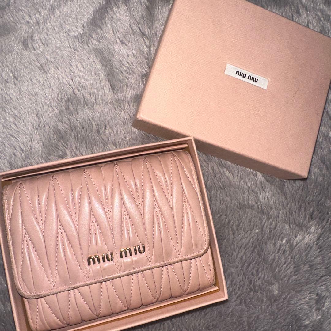 値下げmiumiu マテラッセ 二つ折り財布