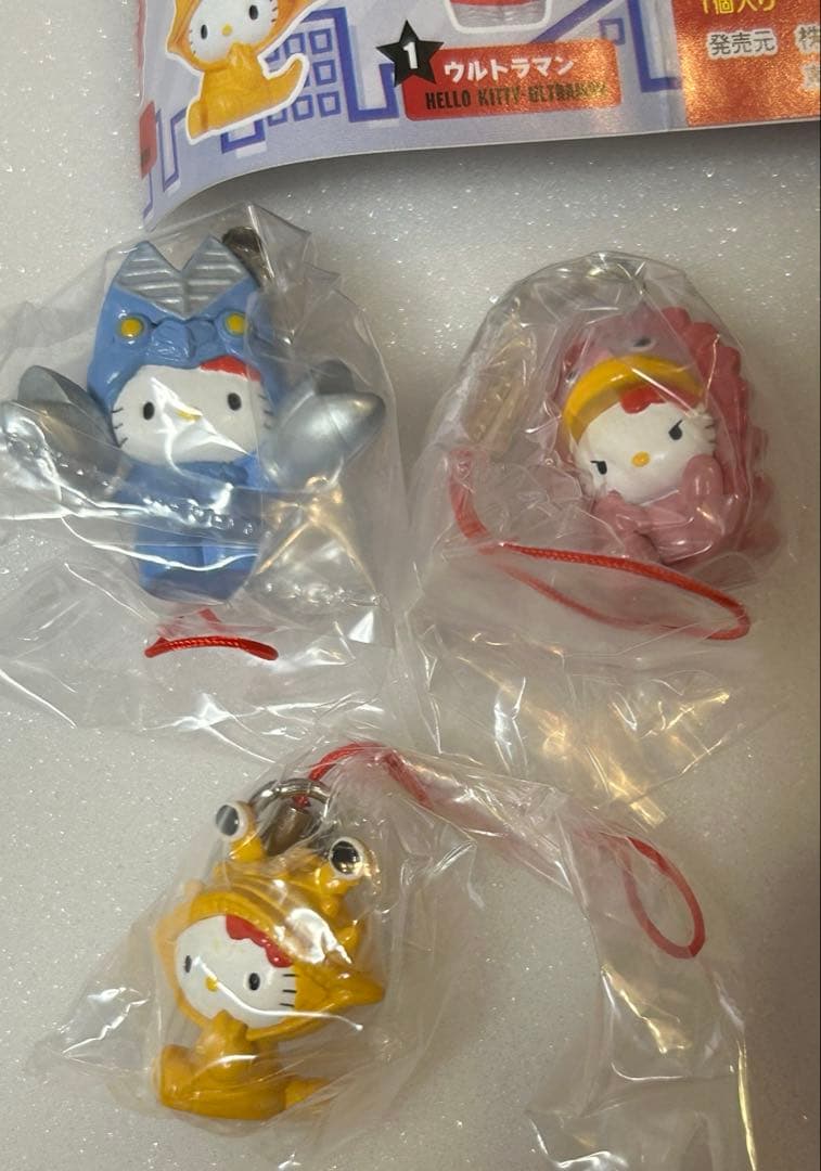 全5種 ハローキティ　なりきりストラップ　ウルトラマンver