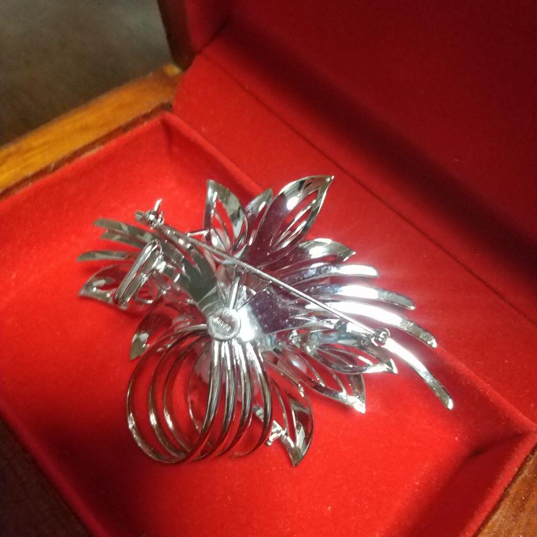 美品 本真珠 シルバー 花デザイン ブローチ