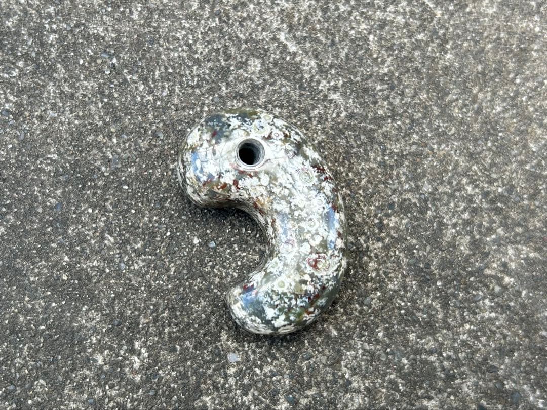 錦石　花紋石勾玉