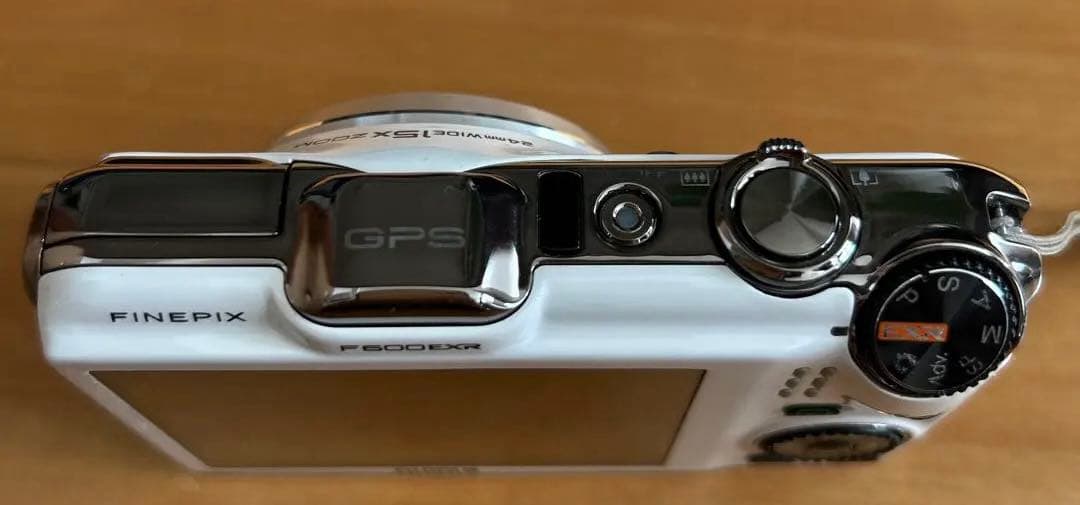 富士フイルム　コンパクトデジタルカメラ、「FinePix F600EXR」