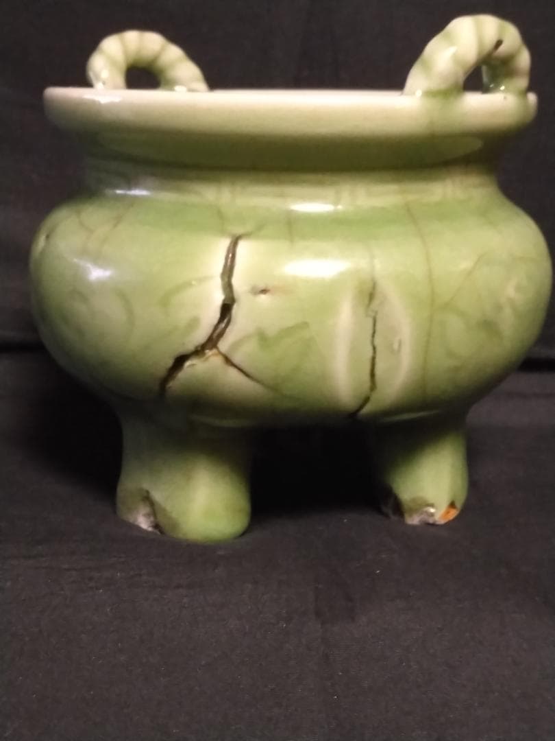 青磁香炉　明時代　釉薬が美しいです　大きな窯キズや足に釉ハギの跡が有ります