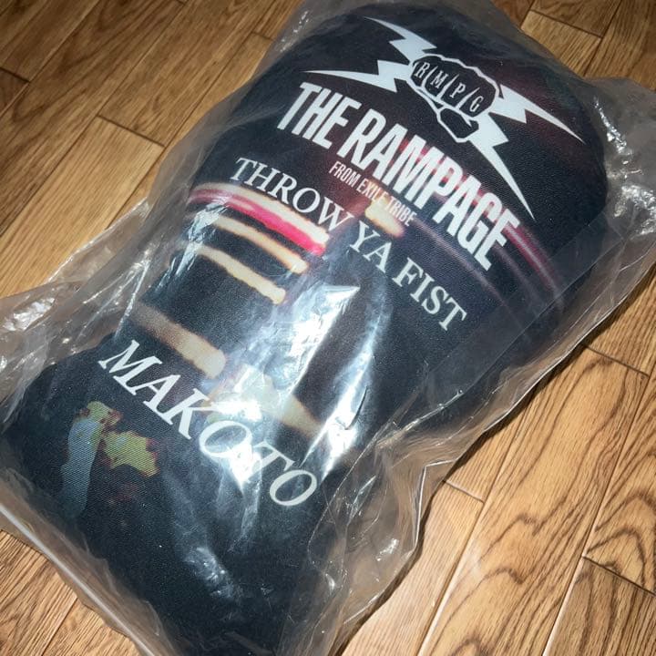 長谷川慎 クッション 白衣装