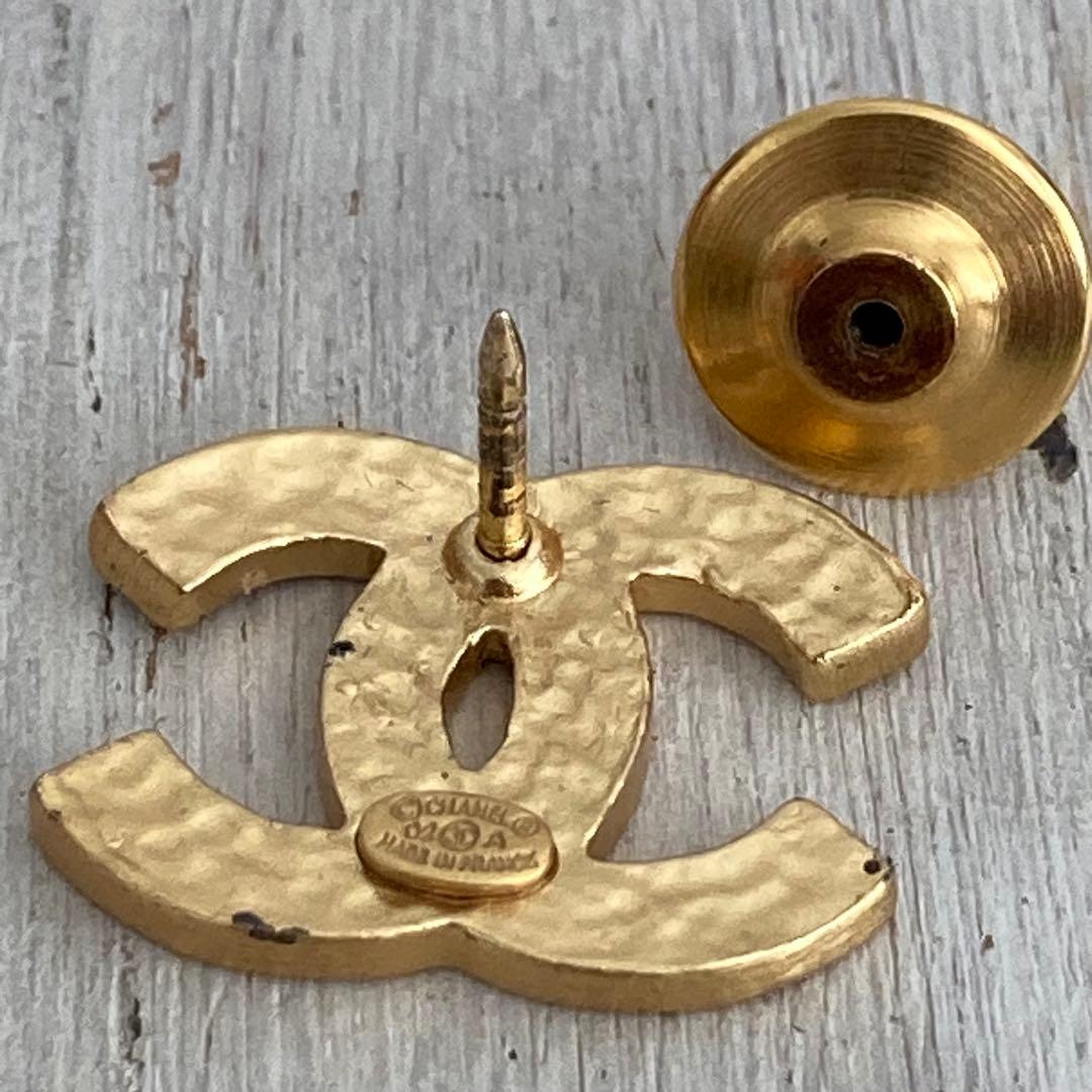 CHANELシャネル ピンブローチココマークブラックCC 02A ゴールドカラー