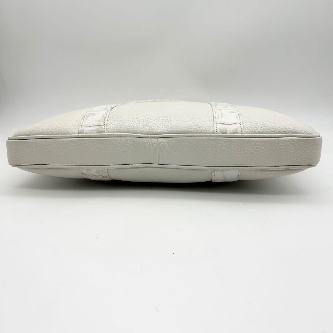 未使用級　バジョルゴ　ビジネスバッグ　クロコ型押し　レザー　ロゴ　白　A4可能