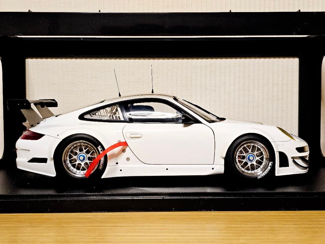 オートアート1/18ポルシェ911(997) GT3RSR 2010