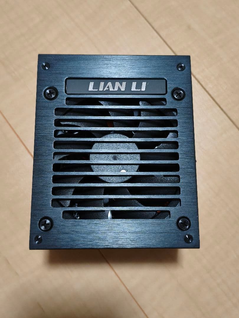 LIAN LI SP750 750W SFX 電源ユニット