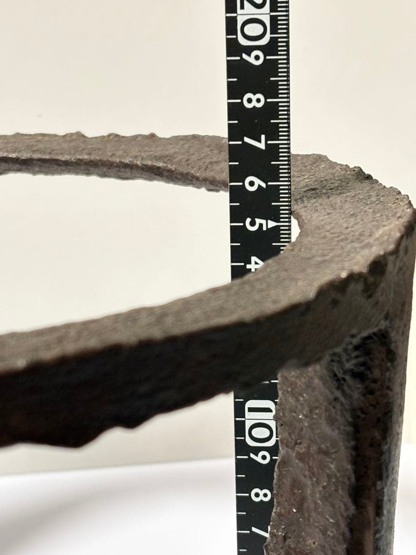 釜師【畠春斎】造 鉄製 笹爪虫喰 五徳 共箱 R811104