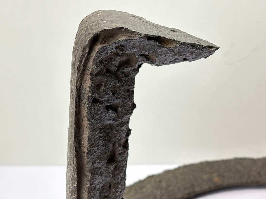 釜師【畠春斎】造 鉄製 笹爪虫喰 五徳 共箱 R811104