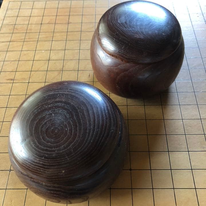 足つき囲碁盤、碁笥、碁石のセット