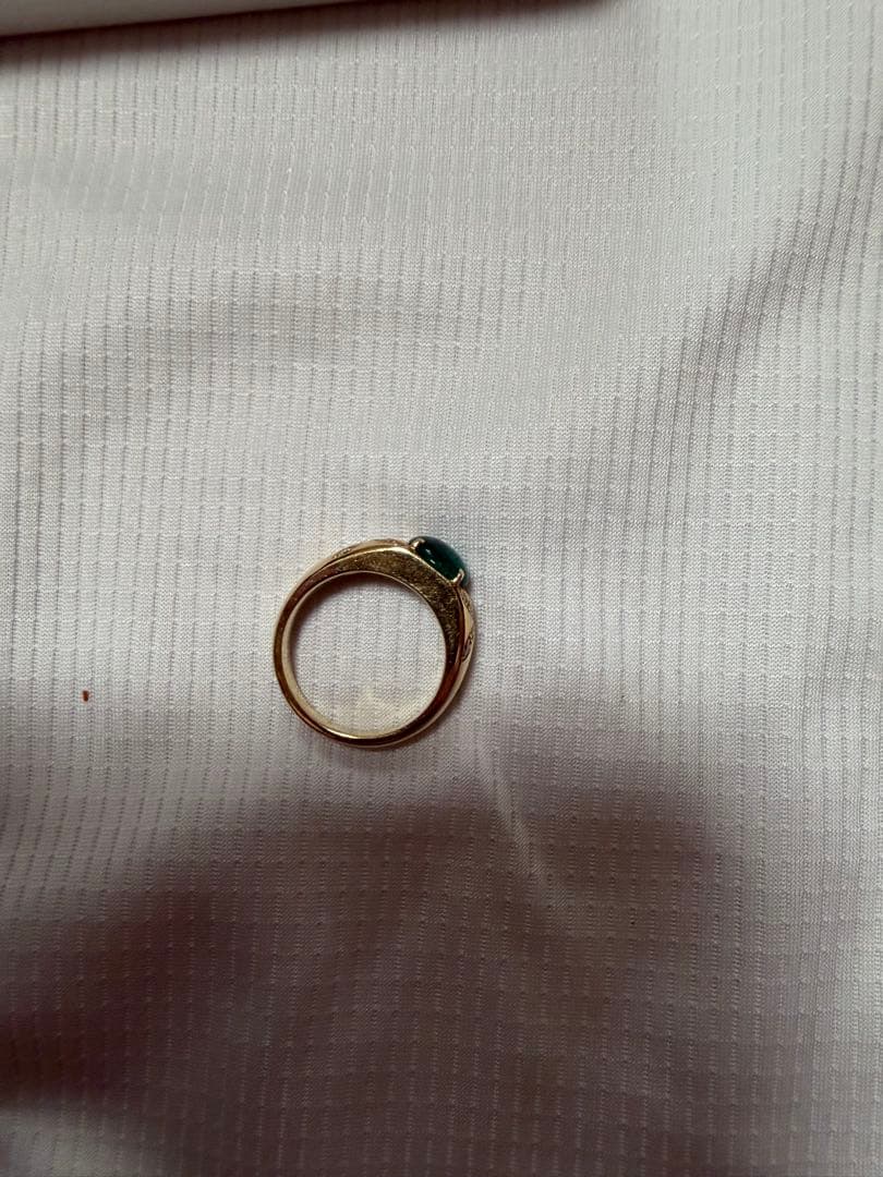 緑色の石 リング　K18