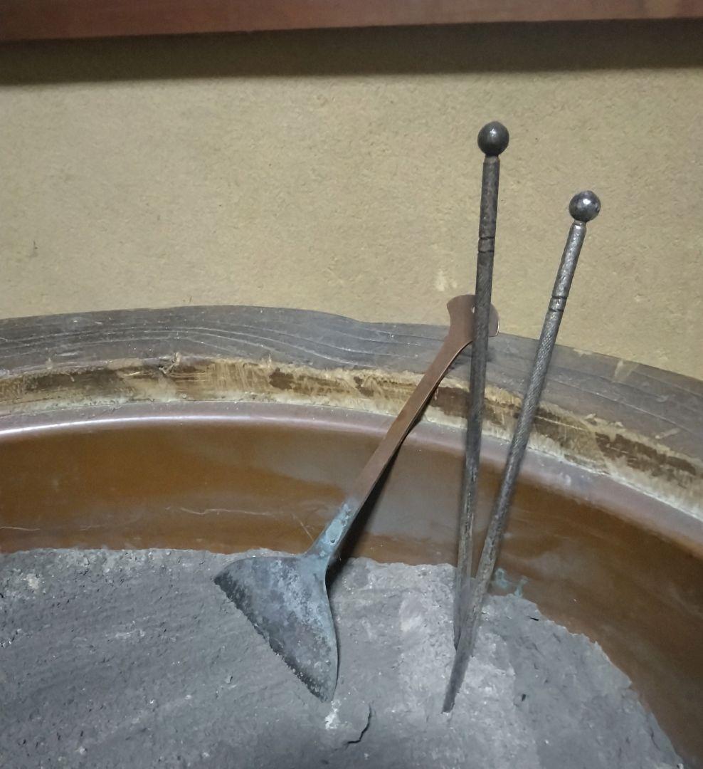 火鉢 灰 道具付★大型 切り株 木製 火鉢 レトロ 銅 手焙り