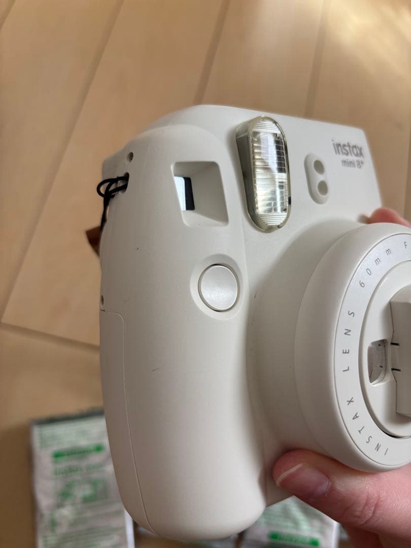 チェキ　instax mini8+ ホワイト フィルムパック4個付き