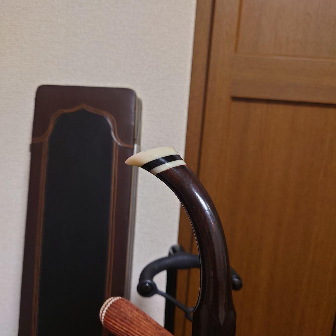 ニ胡 弦楽器 付属品多数　弓３本 中国 彫刻 ケース付き 現状販売