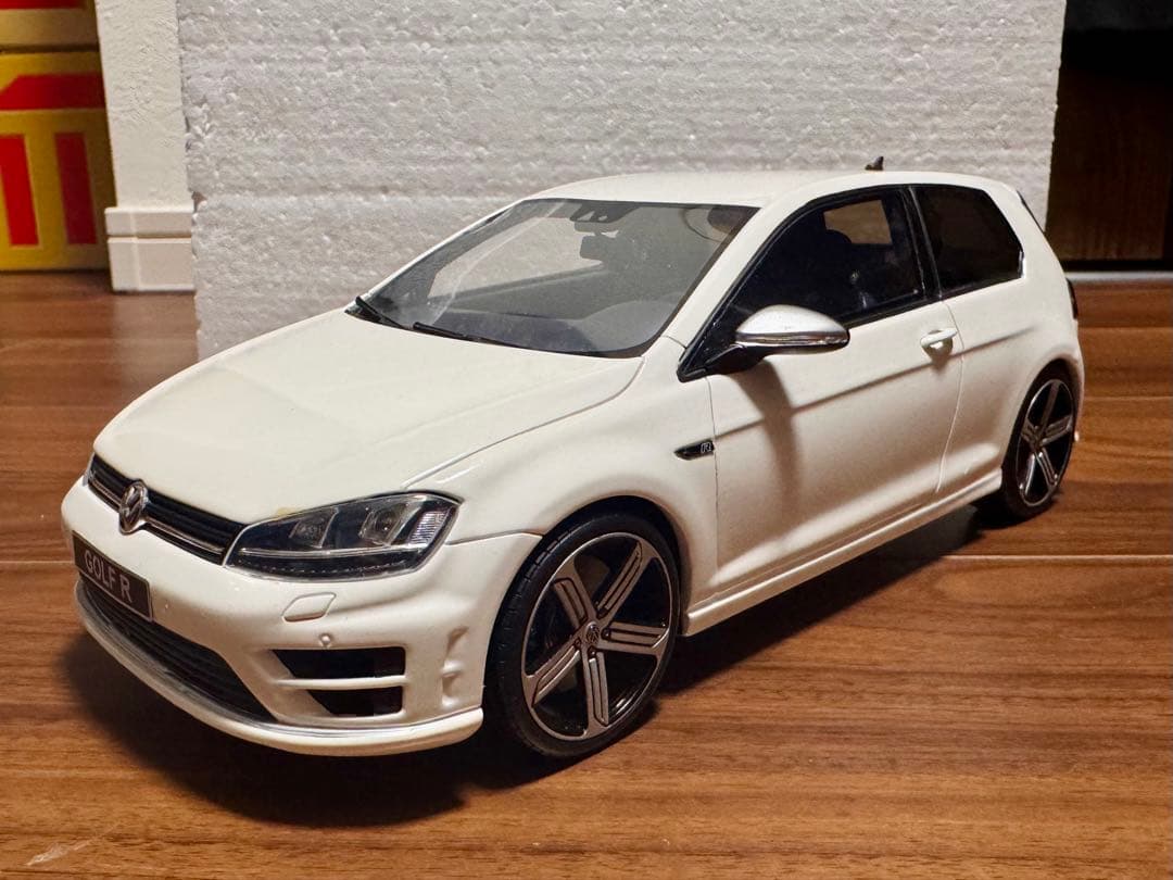 【VW Golf R】 Otto モデルカー 1/18
