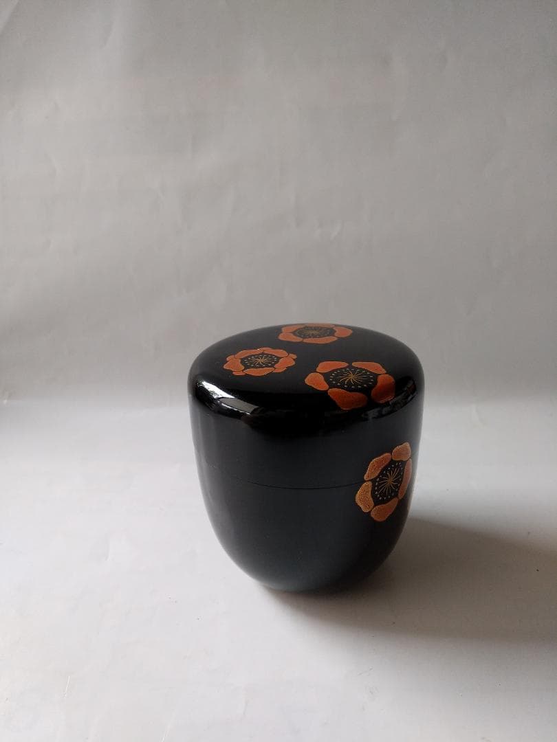 松下壬映 作 「 梅 」 蒔絵 漆器 漆芸 抹茶 茶道具 共箱 美品 です。