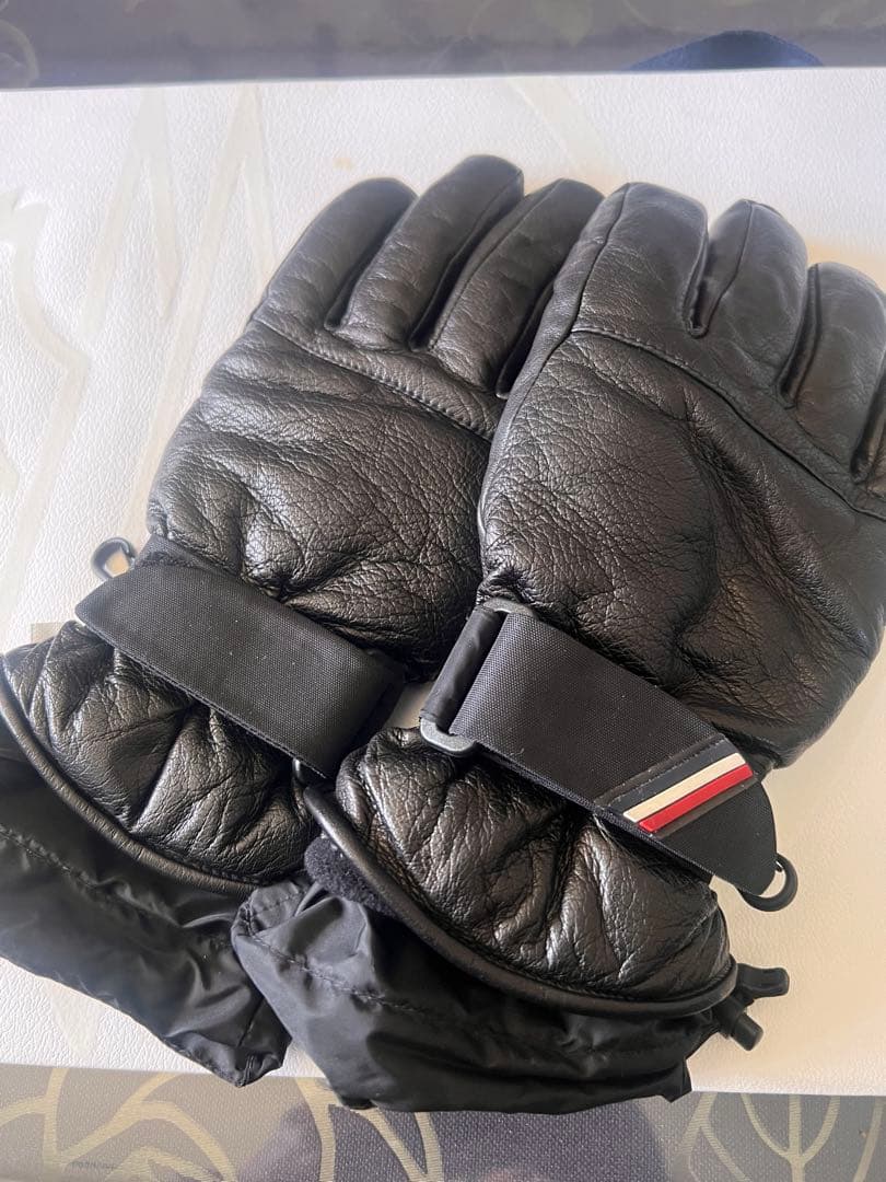 モンクレール　本革手袋