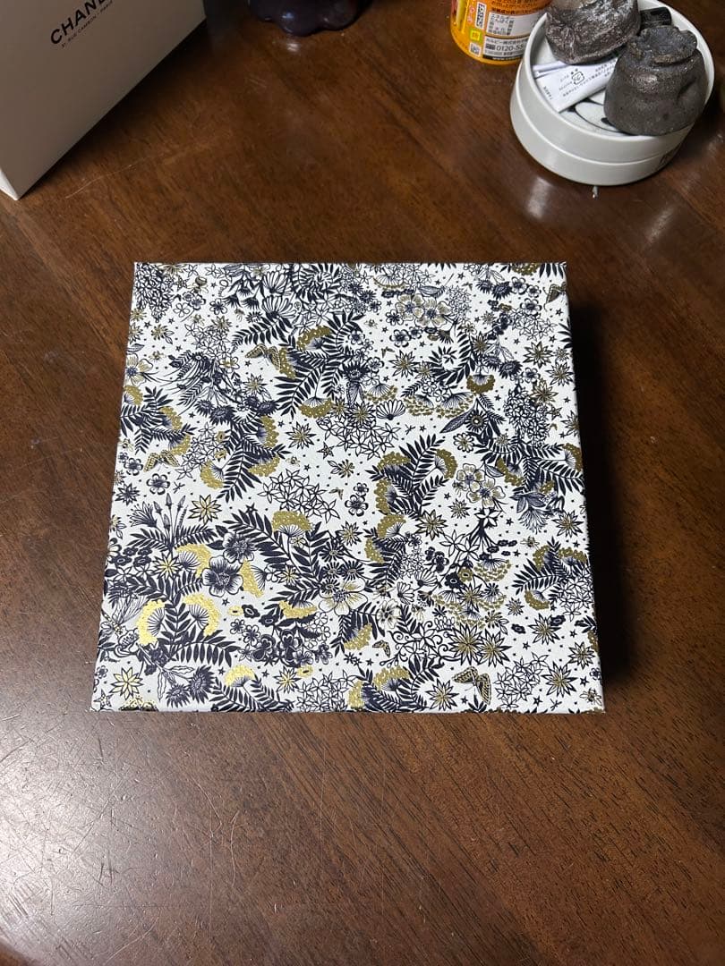 Dior 花柄 ギフト箱 中型