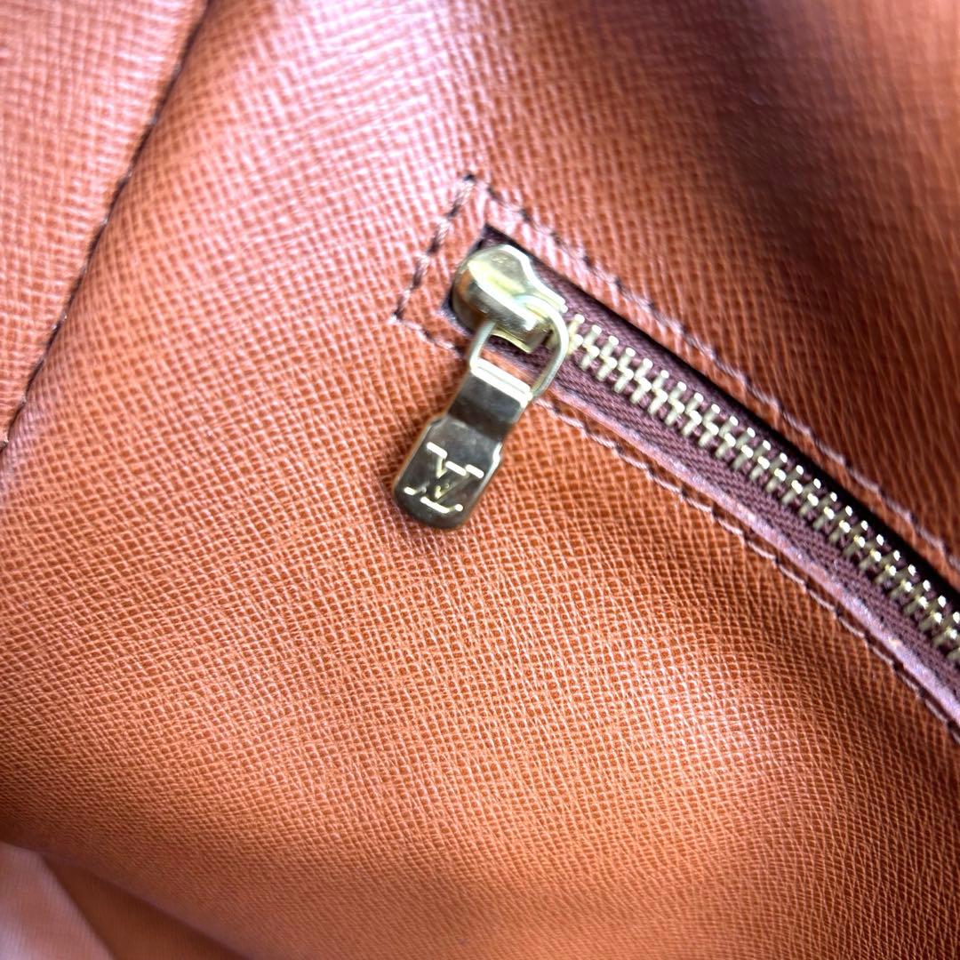 ルイヴィトン ポルトドキュマン ヴォワヤージュ モノグラム　ビジネスバッグ